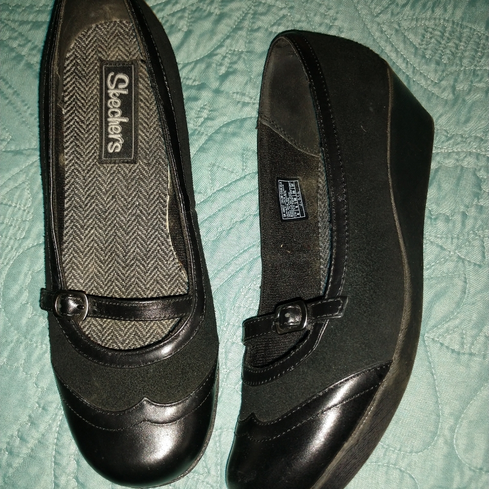 Skechers ladies black wedge slip-ons 8